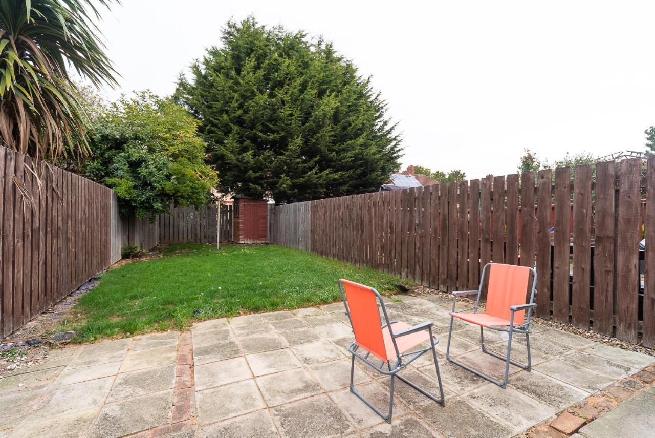 J'S Home Away From Home Fresh 2 Bedroom Garden Parking Kingston upon Hull Exterior foto